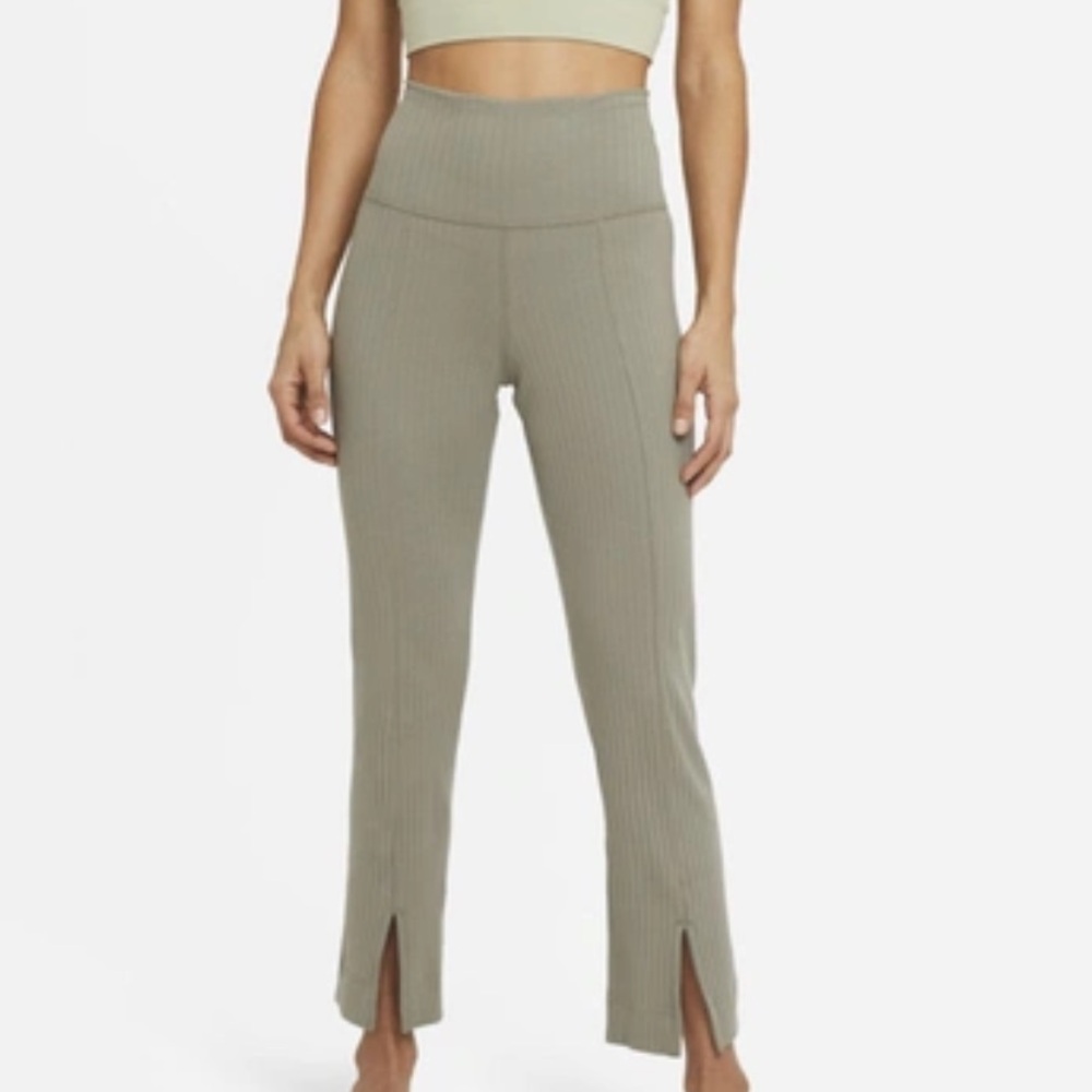 Nike Yoga Women’s Gray Ribbed 7/8‎ Pants XXL